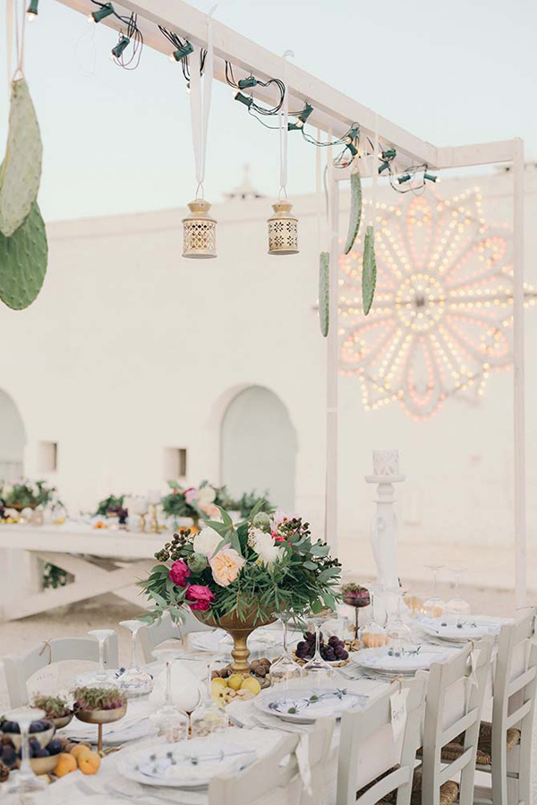 A Chic, Mostly White, Wedding Design