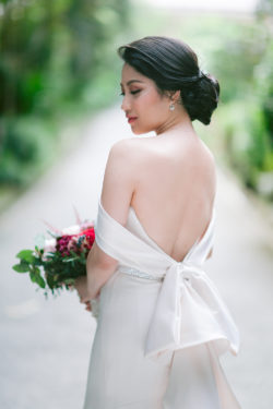 A subtle and classic portrait for modern brides