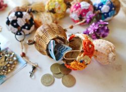We offer handicraft giveaways like bagcharms for weedings, christenings or debut.