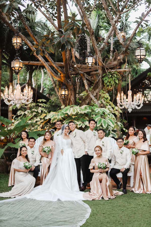 Mantilla Veil Minimalist Gown | Philippines Wedding Blog