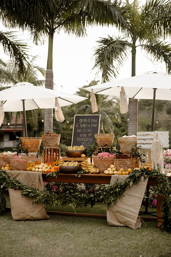 Real Weddings: This Couple Had a Fruits and Veggies Corner at Their Wedding as a Gift for Their Guests! | Photographer: The Backyard Studios